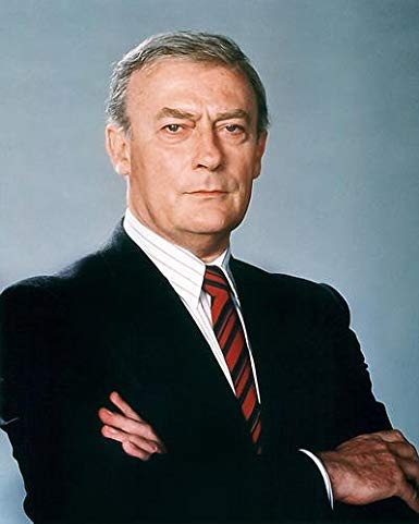 How tall is Edward Woodward?